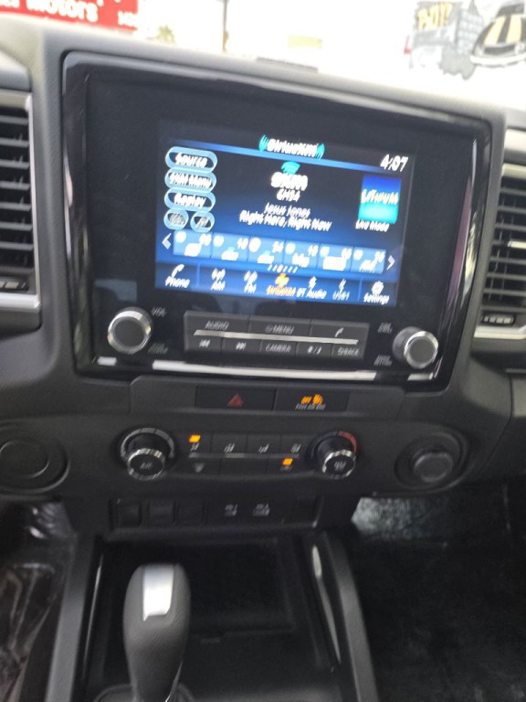 2023 Nissan Frontier Image 13