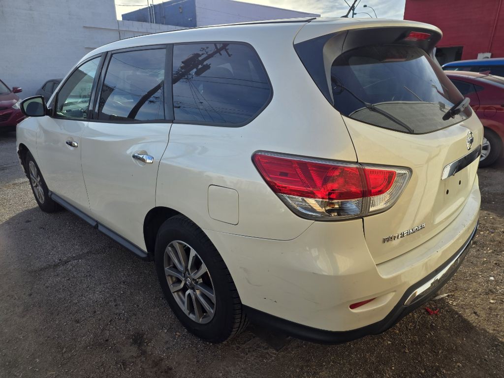 2015 Nissan Pathfinder Image 2