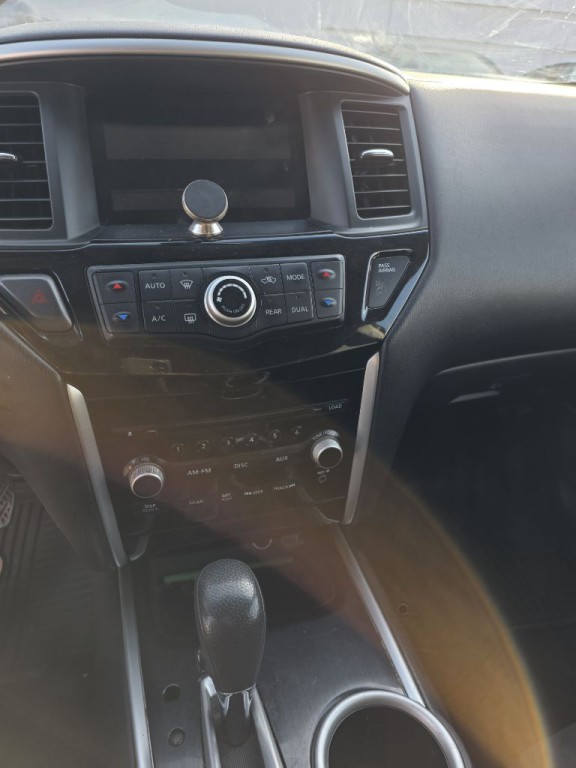 2015 Nissan Pathfinder Image 14