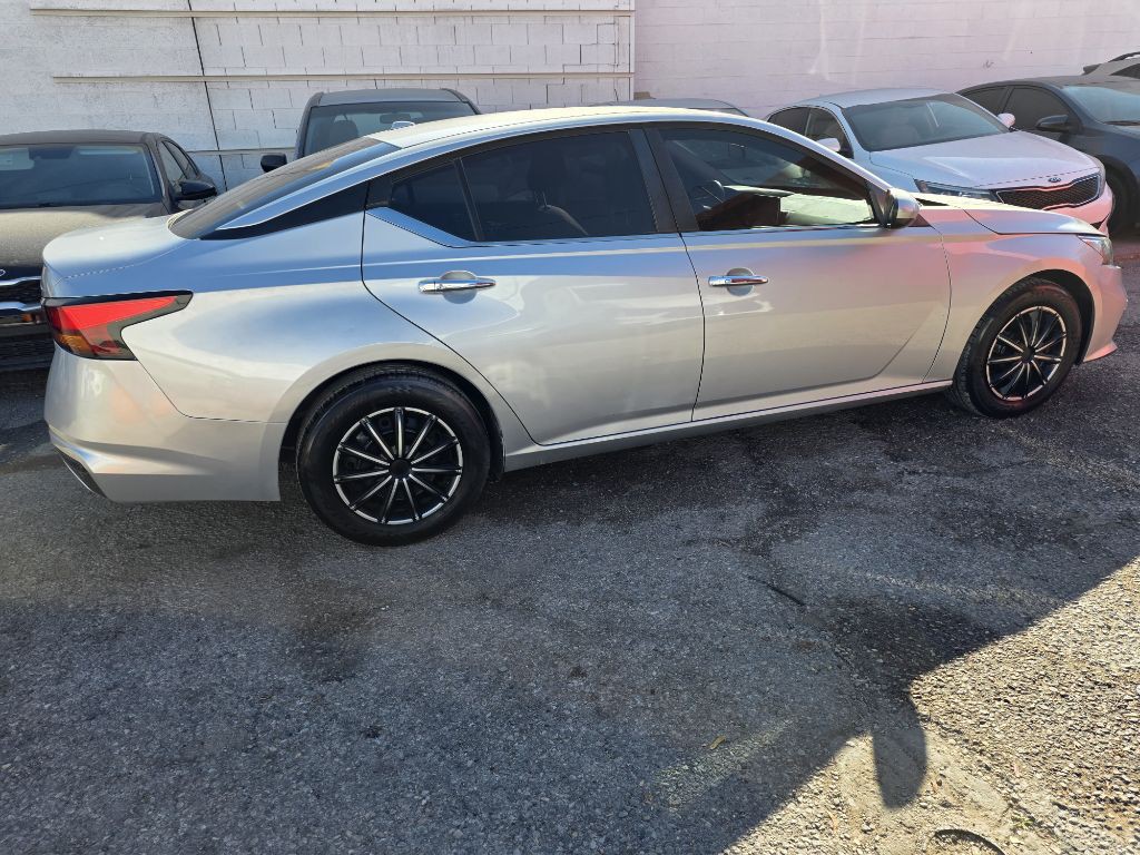 2020 Nissan Altima Image 7