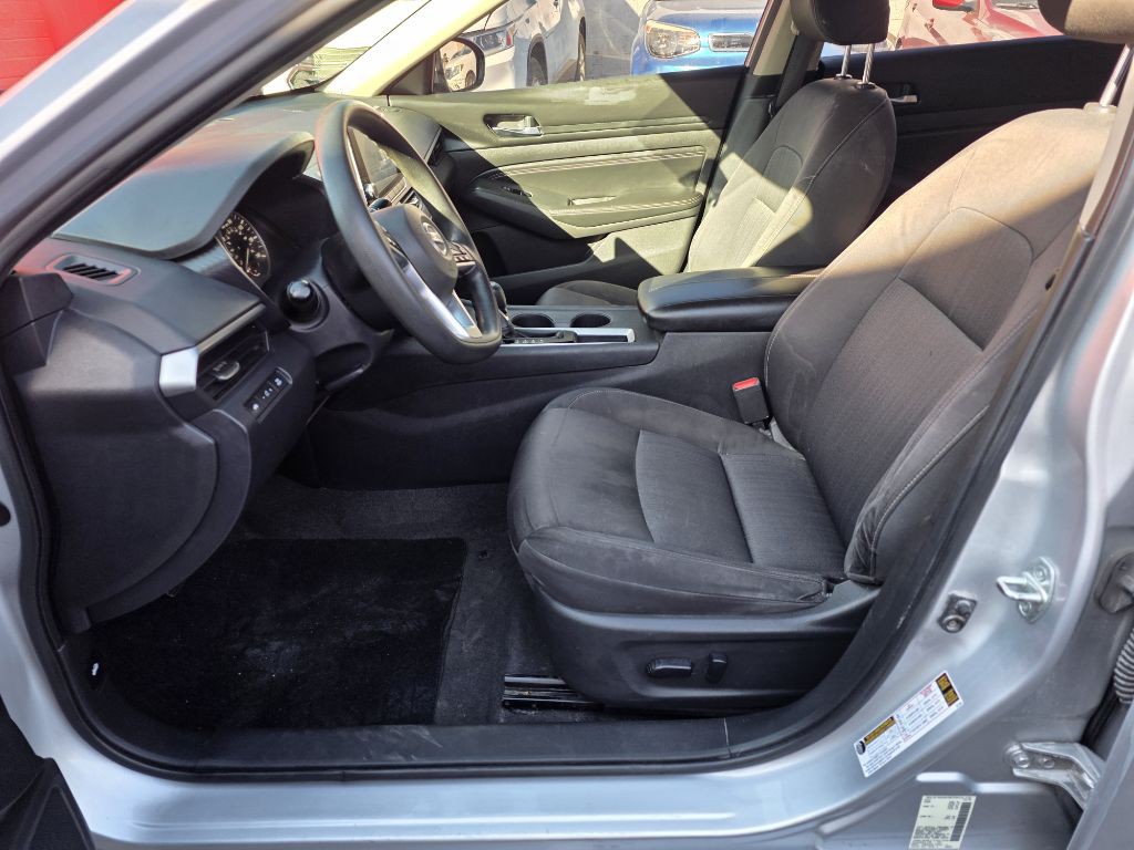 2020 Nissan Altima Image 10