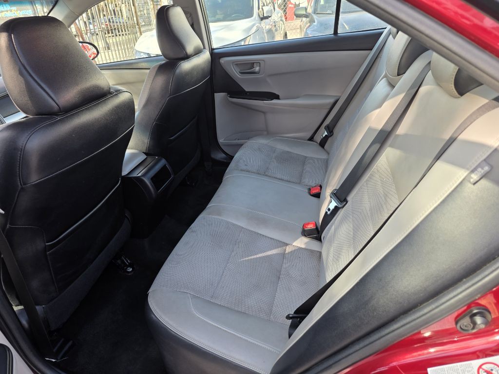 2016 Toyota Camry Image 15