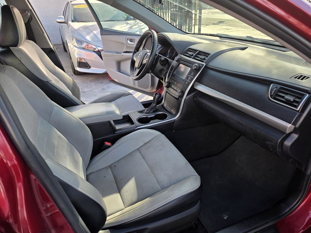 2016 Toyota Camry Image 16