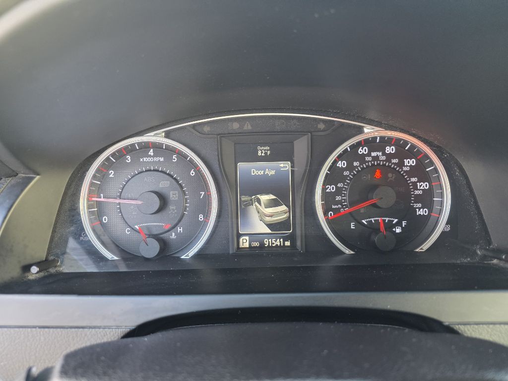 2016 Toyota Camry Image 18