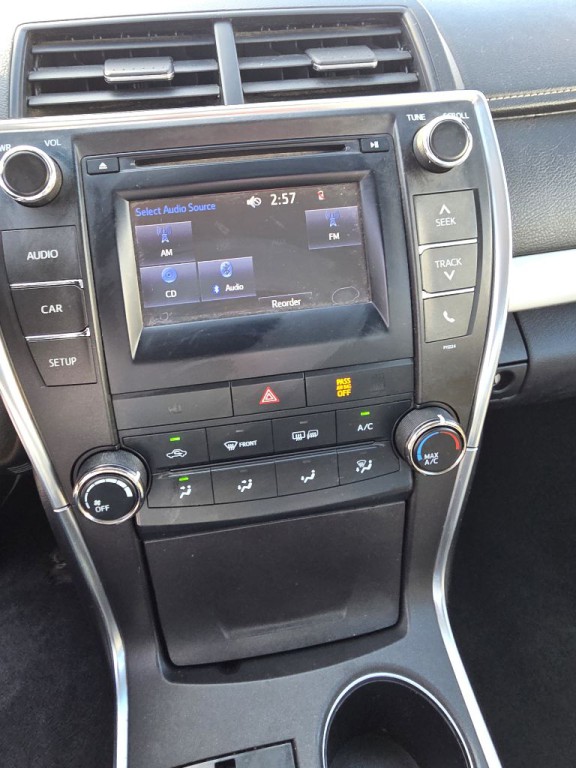 2016 Toyota Camry Image 19