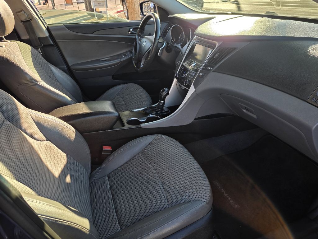 2011 Hyundai Sonata Image 12