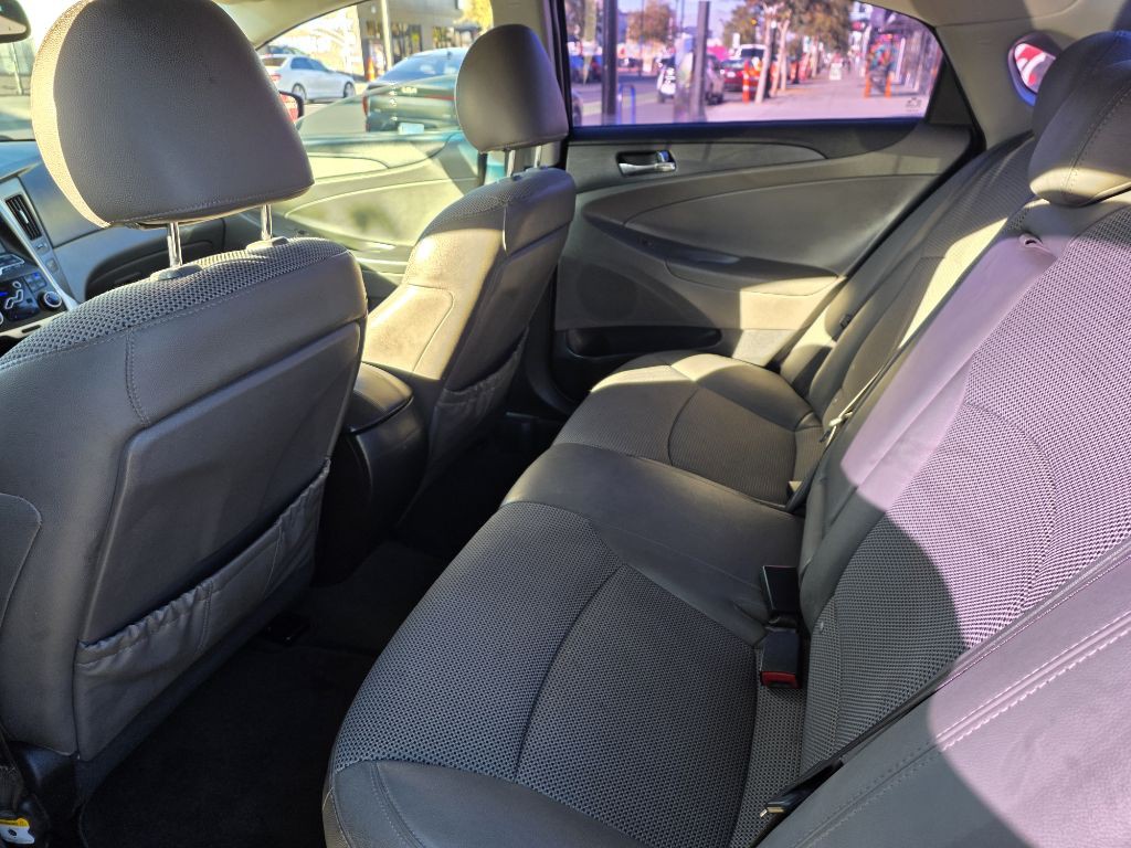 2011 Hyundai Sonata Image 16