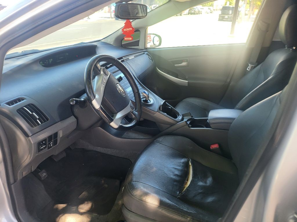 2011 Toyota Prius Image 16
