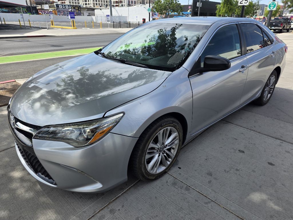 2017 Toyota Camry Image 2