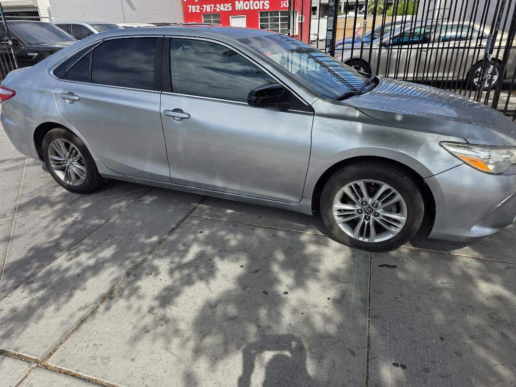2017 Toyota Camry Image 6