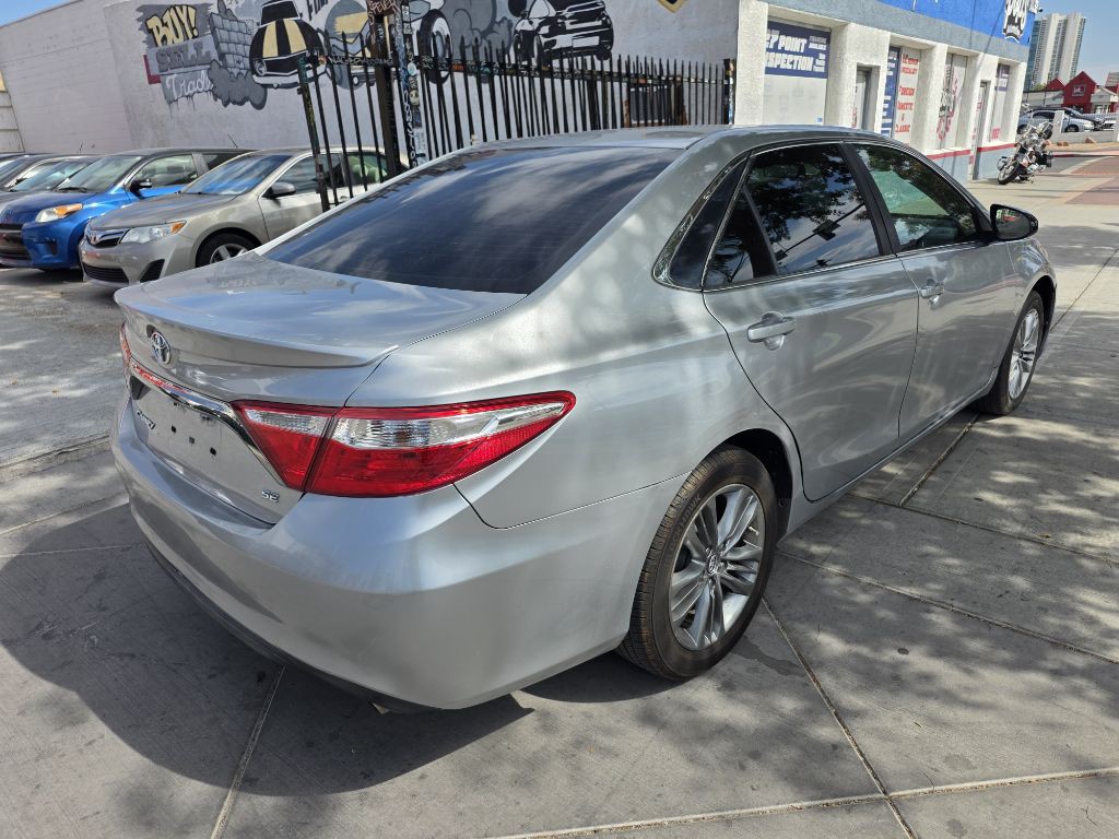 2017 Toyota Camry Image 8