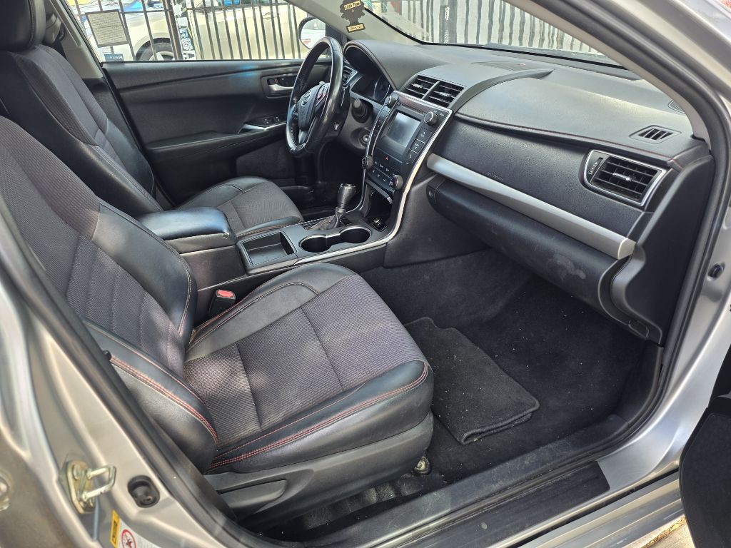 2017 Toyota Camry Image 10