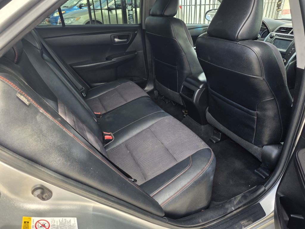 2017 Toyota Camry Image 11