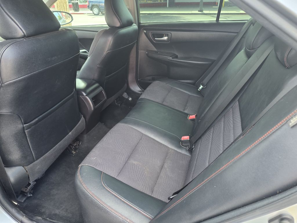 2017 Toyota Camry Image 14