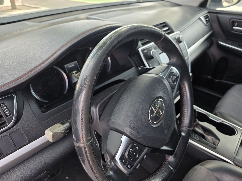 2017 Toyota Camry Image 15