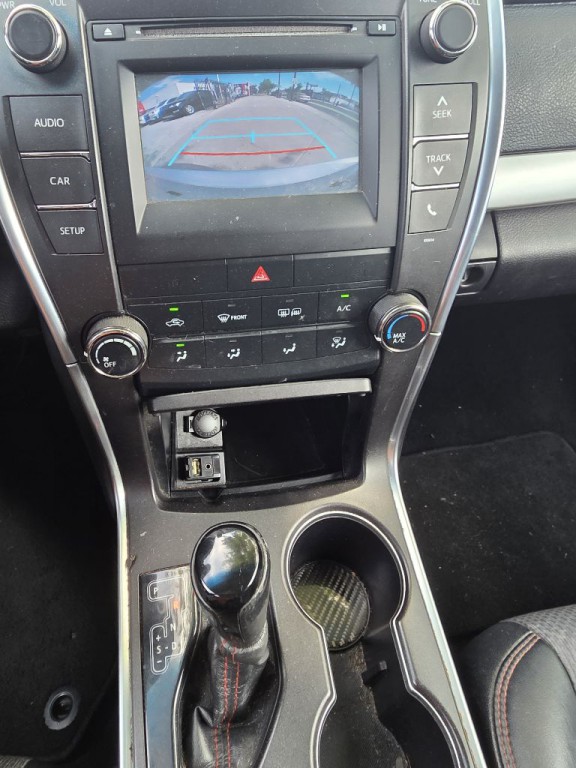 2017 Toyota Camry Image 17