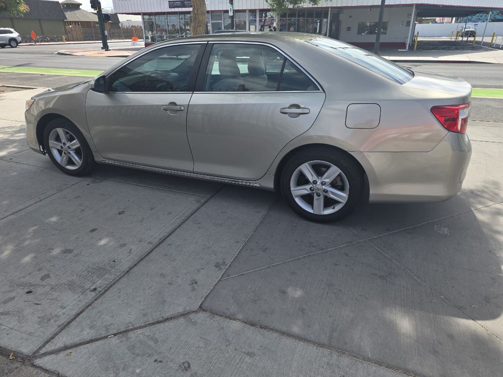 2013 Toyota Camry Image 4