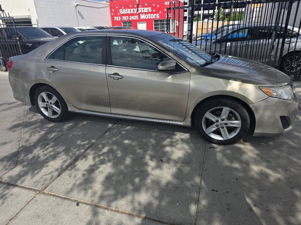 2013 Toyota Camry Image 6