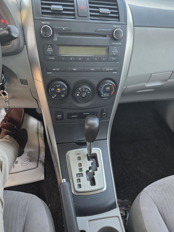 2010 Toyota Corolla Image 12