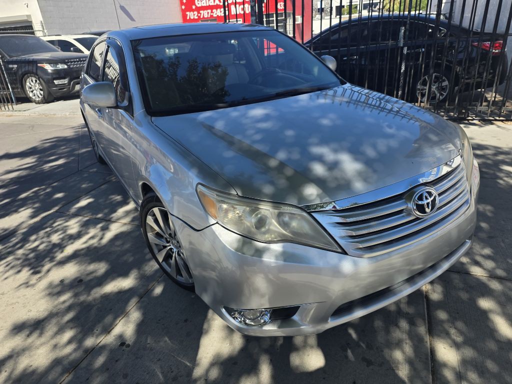 2011 Toyota Avalon Image 2