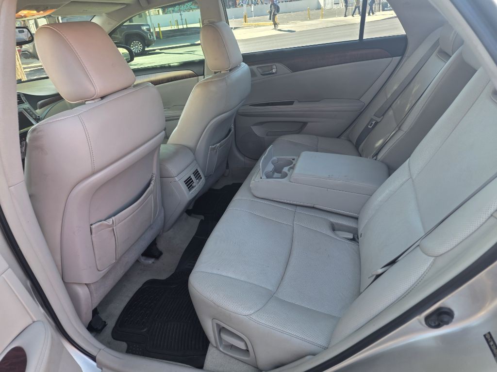 2011 Toyota Avalon Image 12