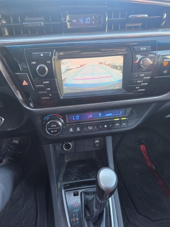 2015 Toyota Corolla Image 16