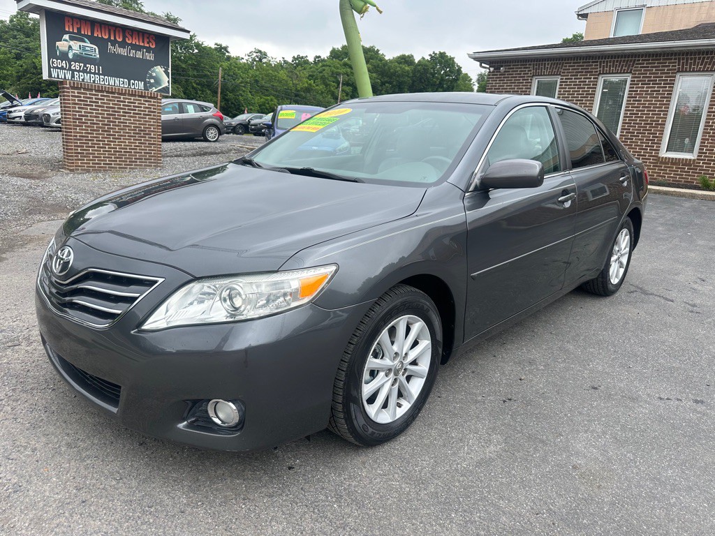 2010 Toyota Camry Image 1