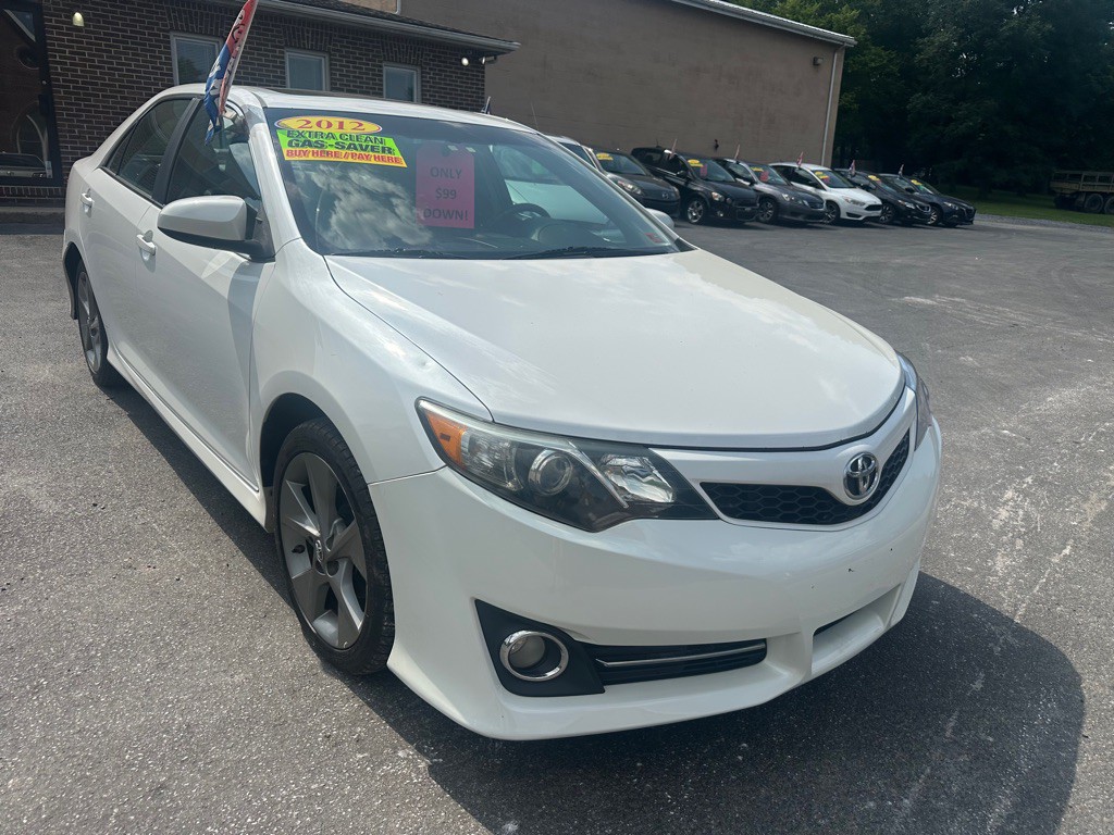 2012 Toyota Camry Image 3