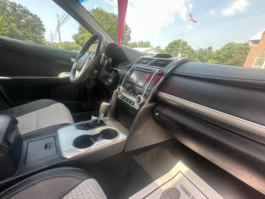2012 Toyota Camry Image 7