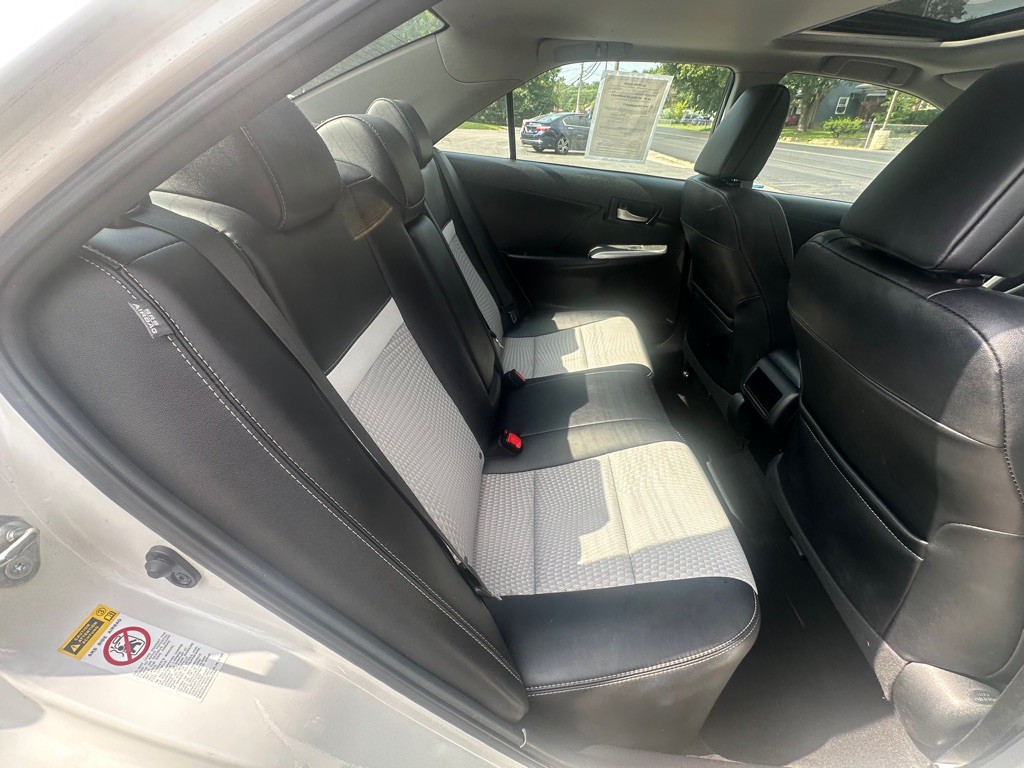 2012 Toyota Camry Image 8