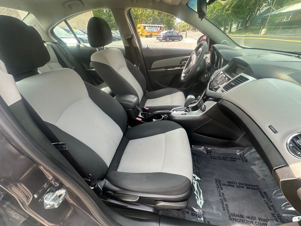 2011 Chevrolet Cruze Image 6