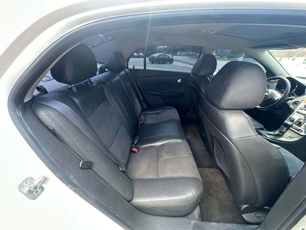2011 Chevrolet Malibu Image 8