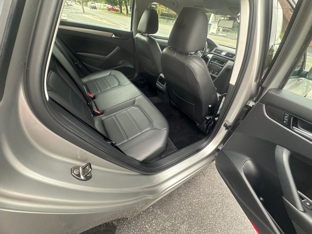 2014 Volkswagen Passat Image 8