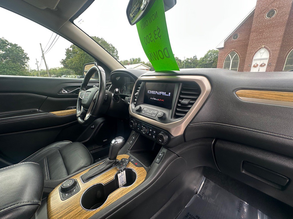 2017 GMC Acadia Image 7