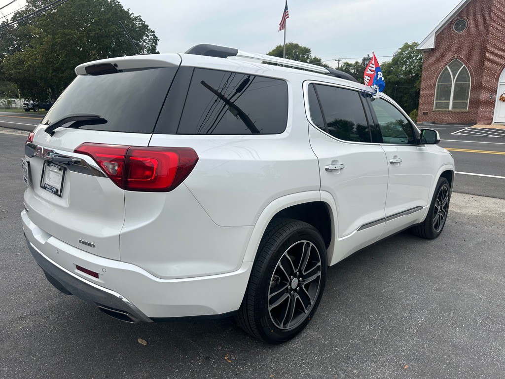 2017 GMC Acadia Image 13