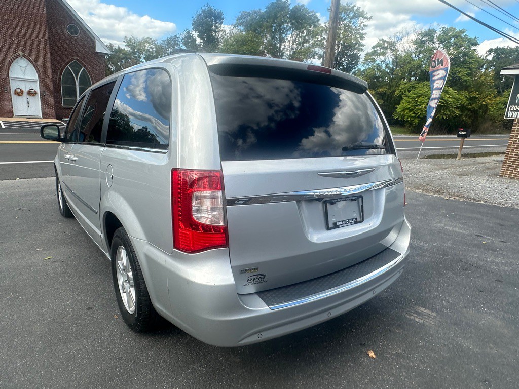 2012 Chrysler Town & Country Image 5