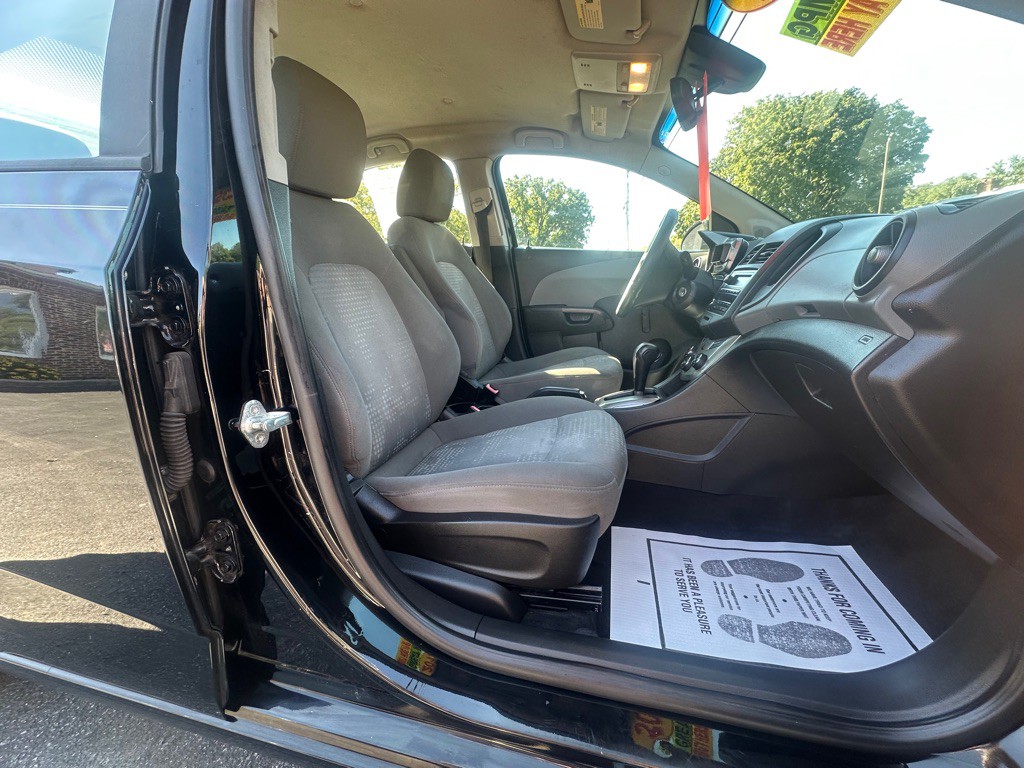 2012 Chevrolet Sonic Image 6