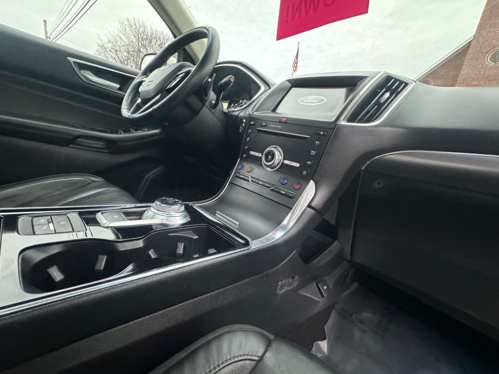 2019 Ford Edge Image 7