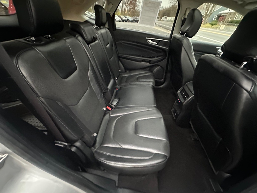 2019 Ford Edge Image 8