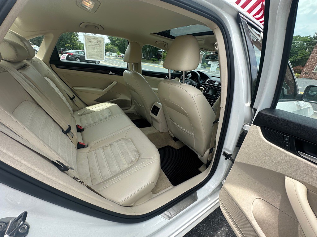 2014 Volkswagen Passat Image 8