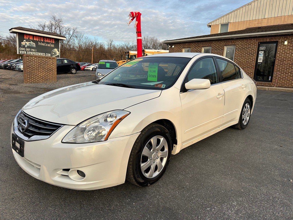 2010 Nissan Altima Image 1
