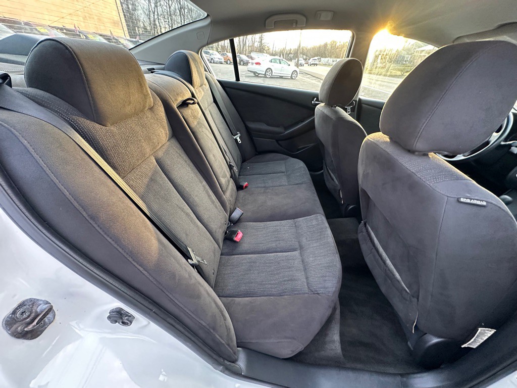 2010 Nissan Altima Image 8