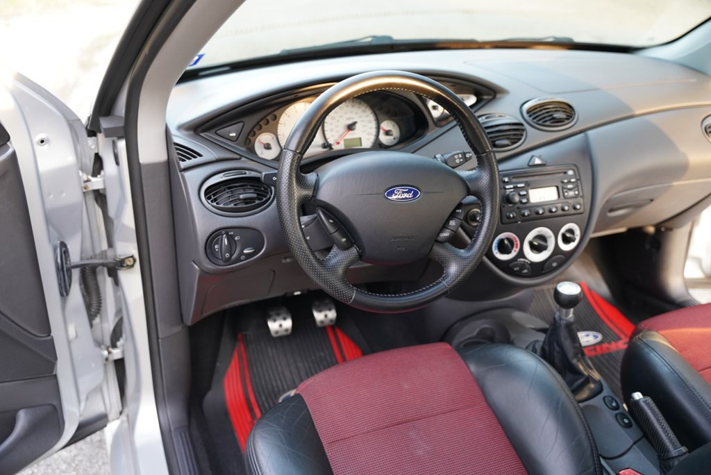 2002 Ford Focus Image 33