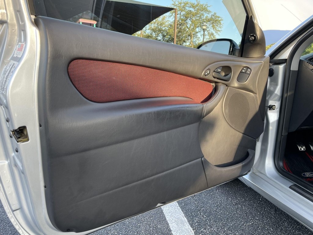 2002 Ford Focus Image 41