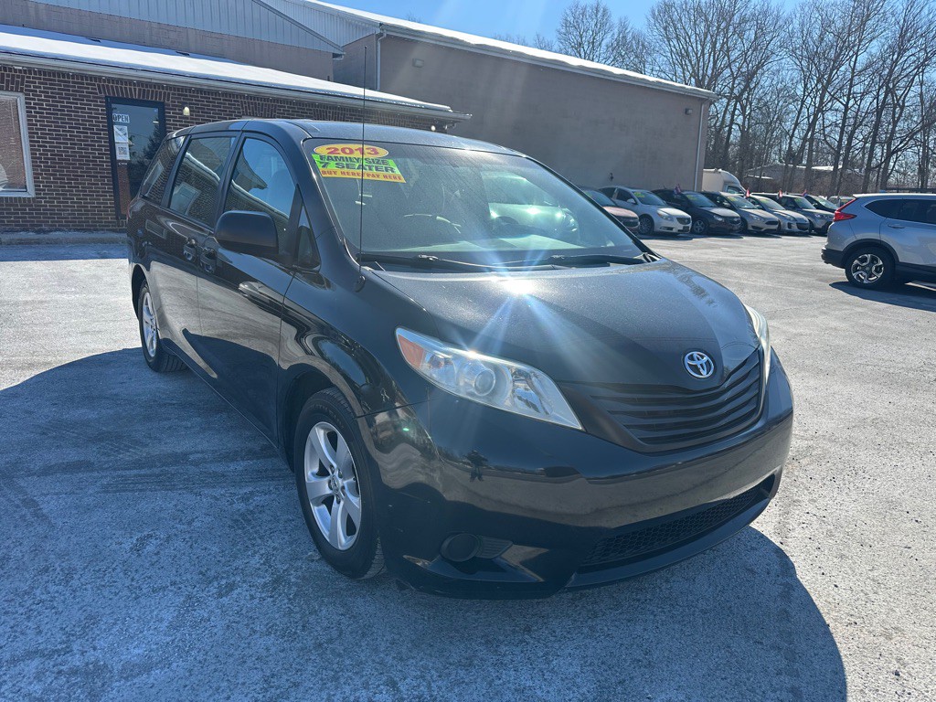 2013 Toyota Sienna Image 3