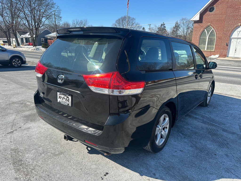 2013 Toyota Sienna Image 4