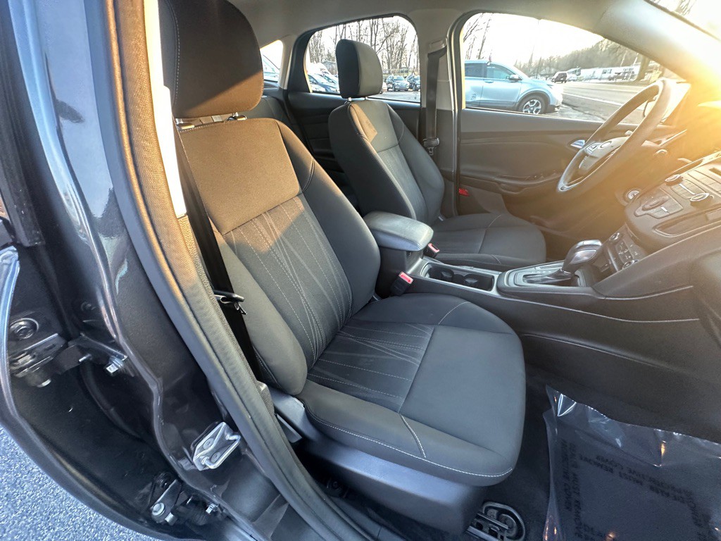 2016 Ford Focus Image 6