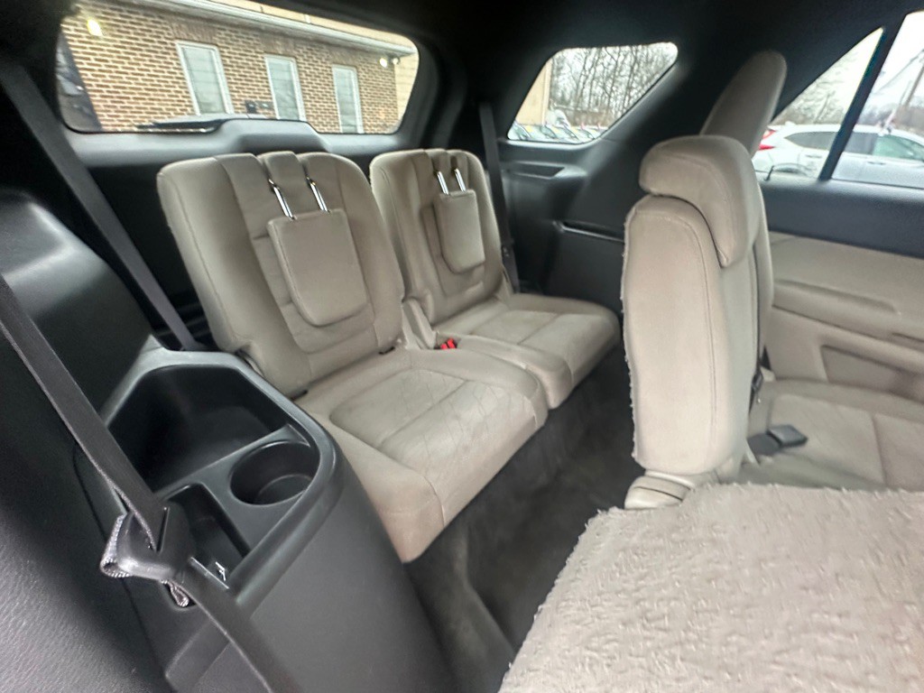 2015 Ford Explorer Image 9