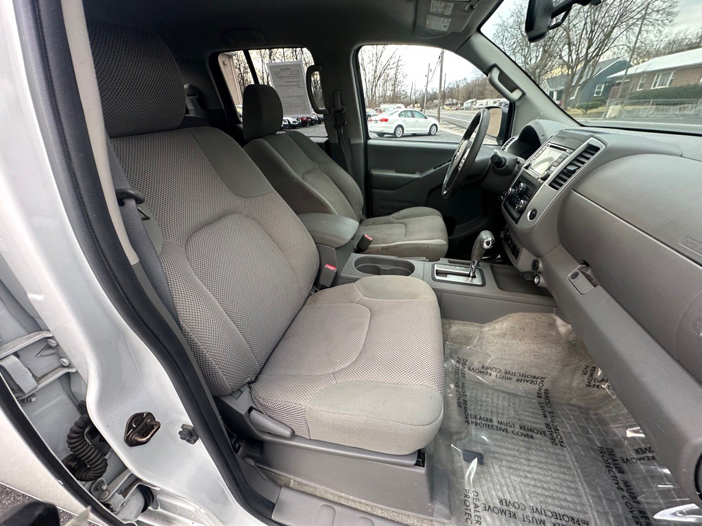 2016 Nissan Frontier Image 6