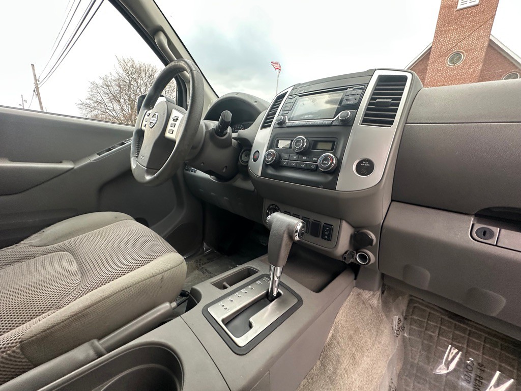 2016 Nissan Frontier Image 7